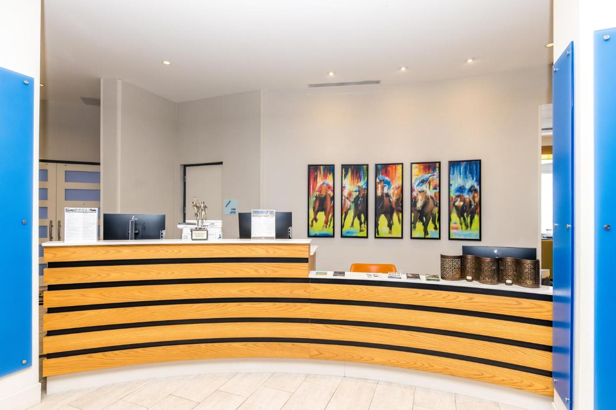 Holiday Inn Express & Suites Downtown Louisville By Ihg Exterior foto
